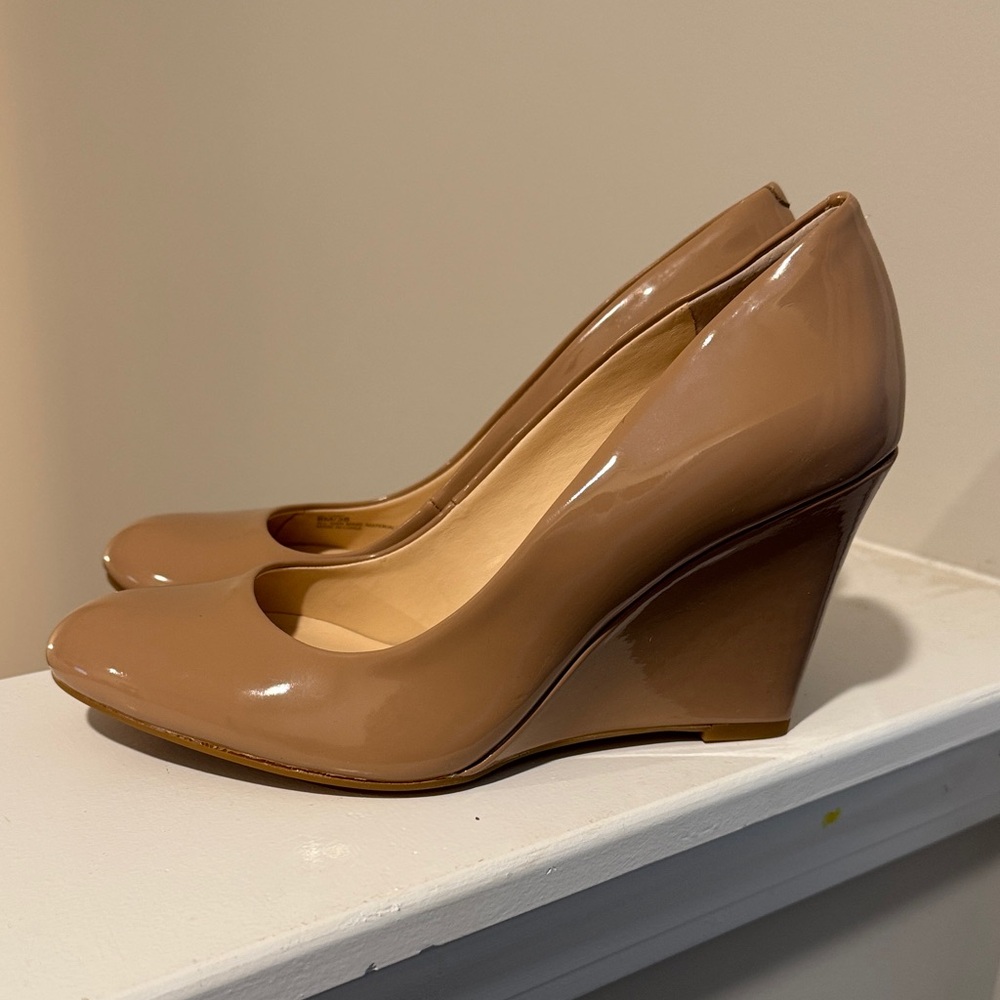 Jessica Simpson Glossy Brown Wedges